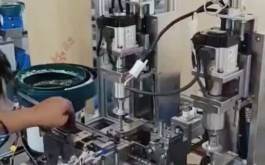 全自動端子鉚接點機 東莞非標自動化助力電子五金組裝升級